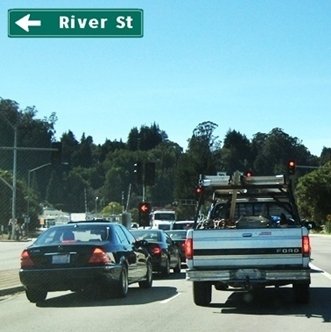 CLICK to go LEFT on River St from Highway 1 North