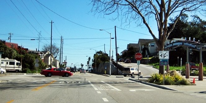 CLICK to continue: Center St at Pacific