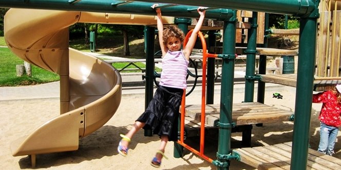 CLICK to continue: Sofia on the monkey bars