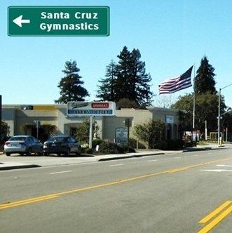 CLICK to go LEFT into Santa Cruz Gymnastics from Soquel Ave