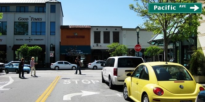 CLICK to go RIGHT on Pacific Avenue from Soquel